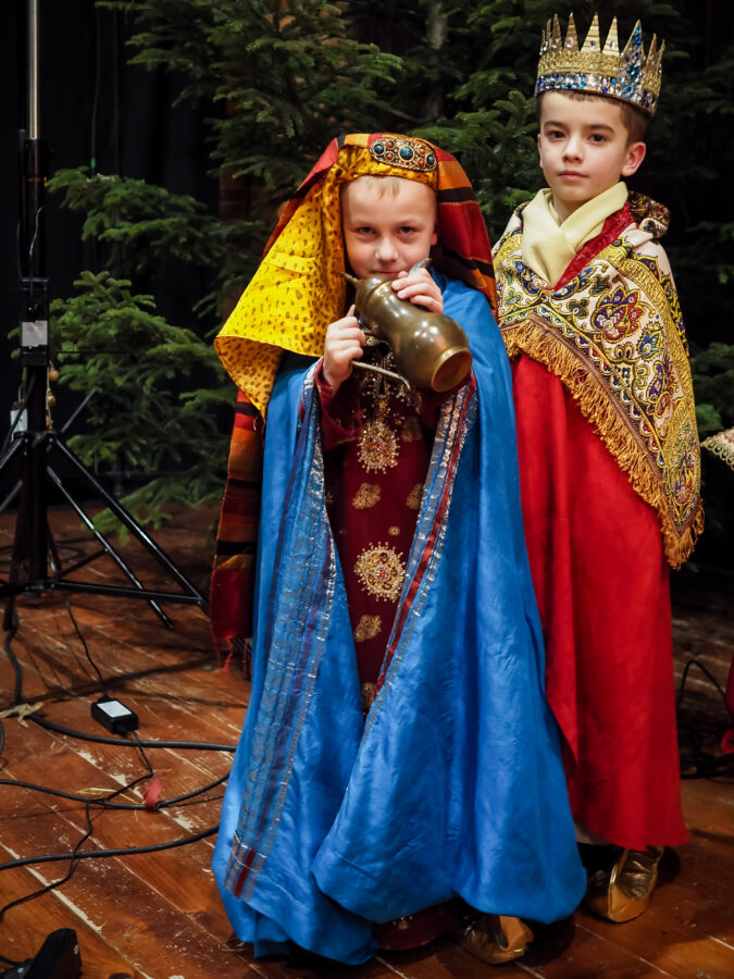 Dziecięca grupa teatralna podczas nagrania do TV "Radość Bożego Narodzenia".