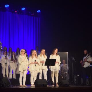 Teleo Gospel na scenie Gorlickiego Centrum Kultury.