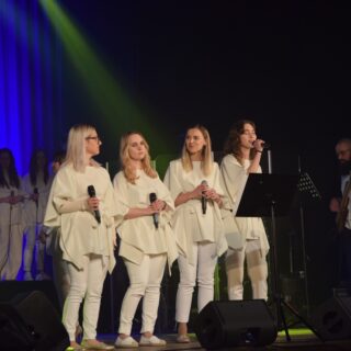 Teleo Gospel na scenie Gorlickiego Centrum Kultury.