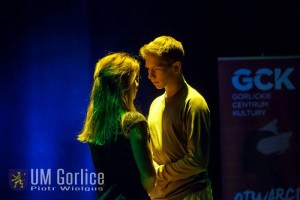 Występ Teatru Eksperymentalnego GCK ERGO podczas XXXIV Jesiennego Gorlickiego Konkursu Recytatorskiego